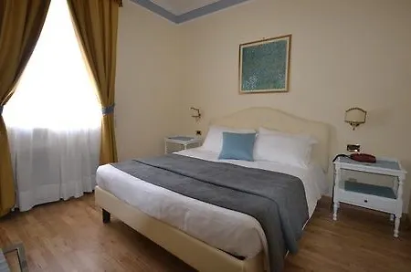 Отель Erica 4*
